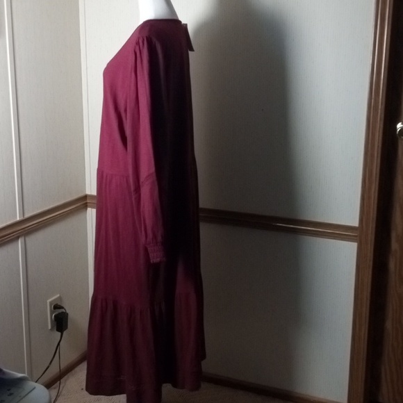 Long Sleeve Tiered Midi Dress in Burgundy, Office, Casual Comfort - Picture 5 of 6